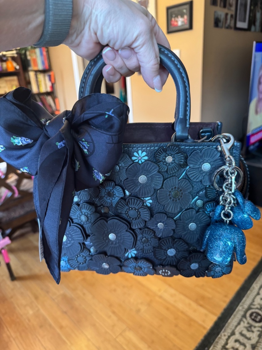 Coach Rogue 25 Tea Rose HTF Color - Midnight Navy - Incl. Scarf and Flower Charm - Picture 3 of 15
